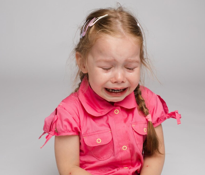 Crise de colère finit en pleure. Gérer les crises et aider ses enfants. Blog Pitchounart