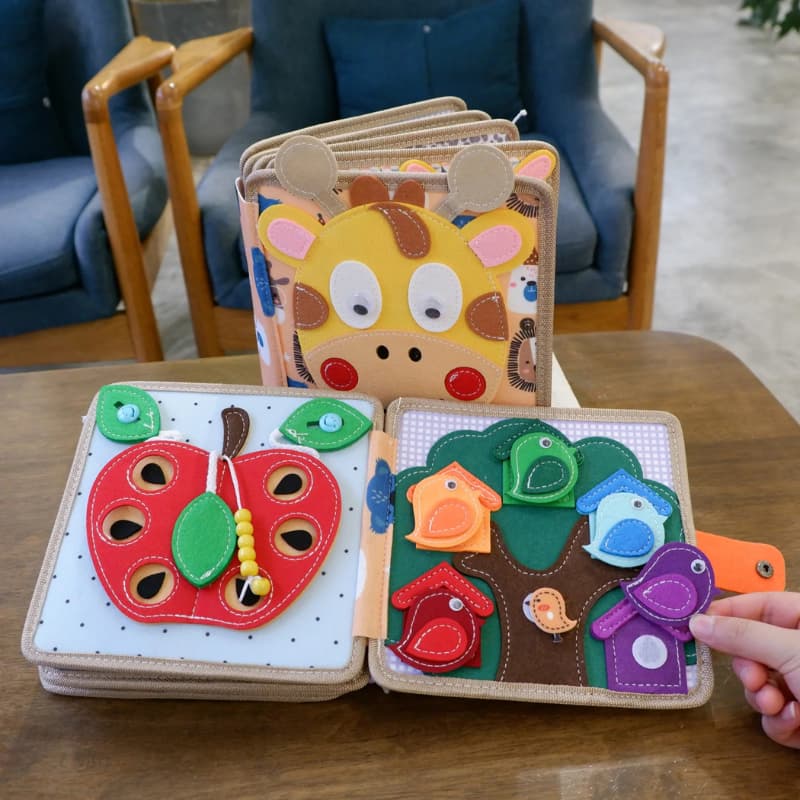 Livre sensoriel avec jeux de motricité fine et apprentissage des couleurs
