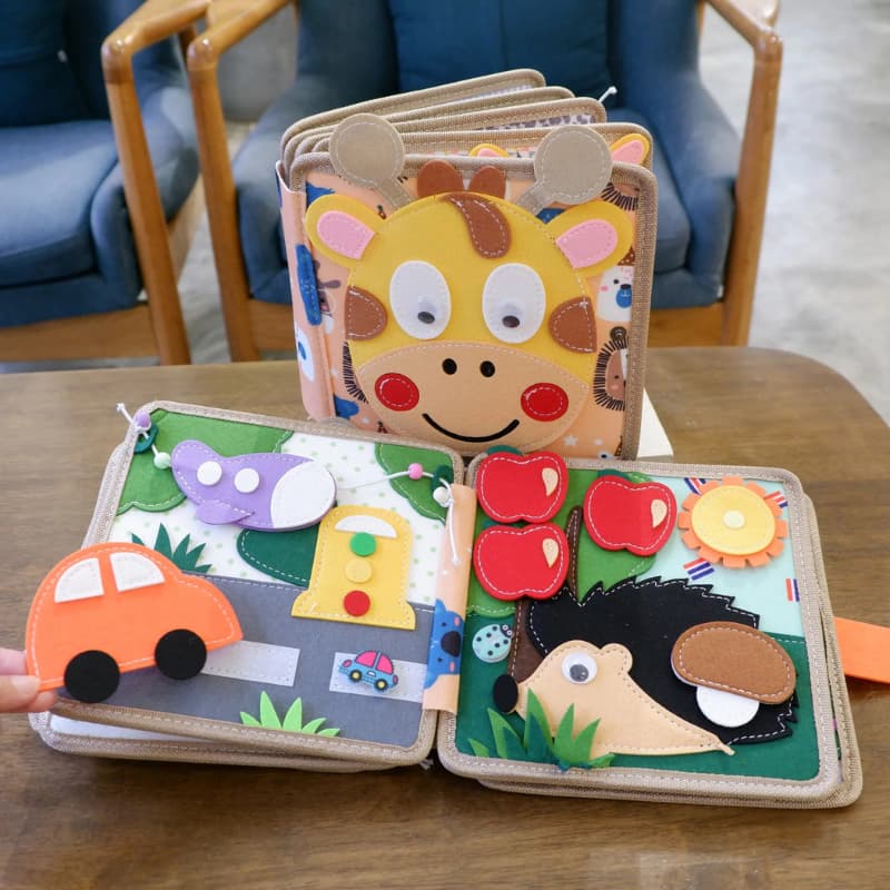 Livre éducatif en feutrine avec des éléments détachables pour l’éveil des enfants
